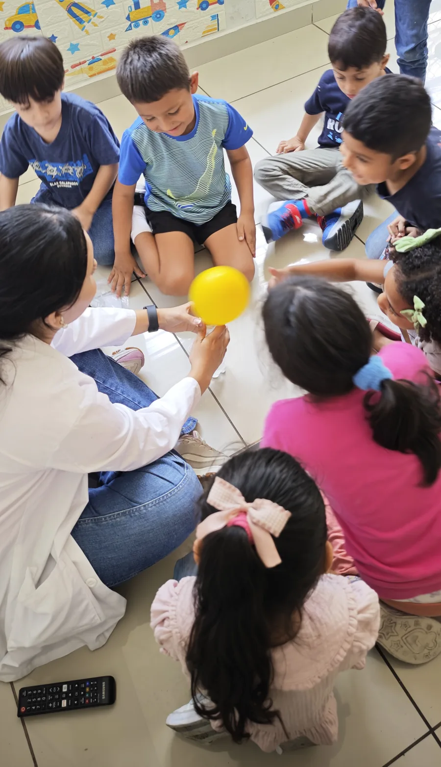 Niños de Robótica Inicial exploran ciencia junto a su docente